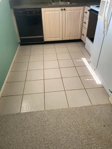 a view of empty room with ceiling fan