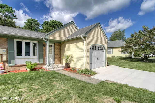 $2,000 | 12A Birchwood Drive, Unit B, Whiting, NJ 08759