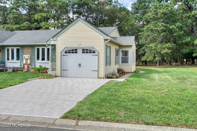 $2,000 | 12A Birchwood Drive, Unit B, Whiting, NJ 08759