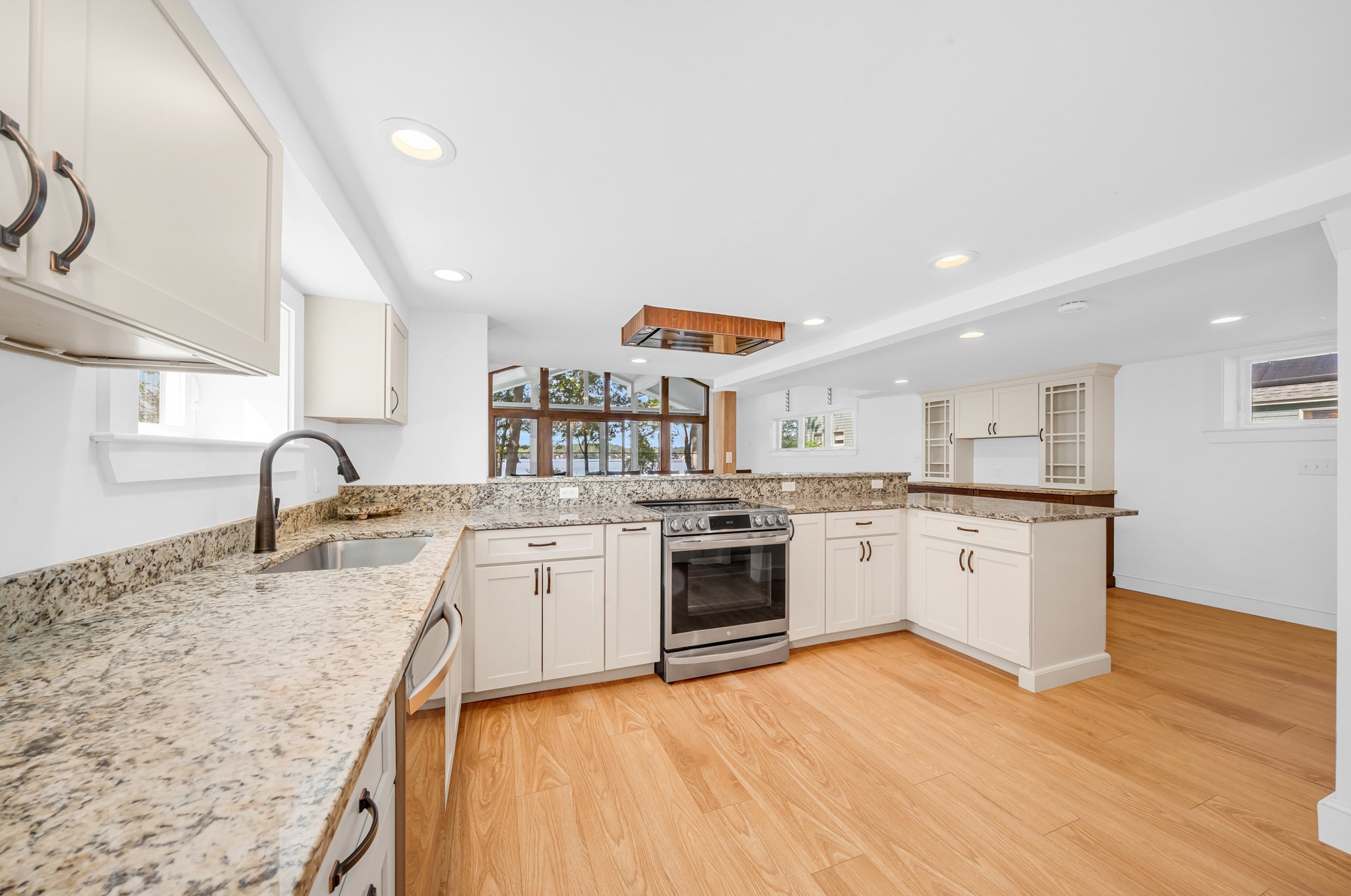 22 Lake Attitash Road Amesbury, MA 01913 - Photo 5 of 40 Gallery Image 5