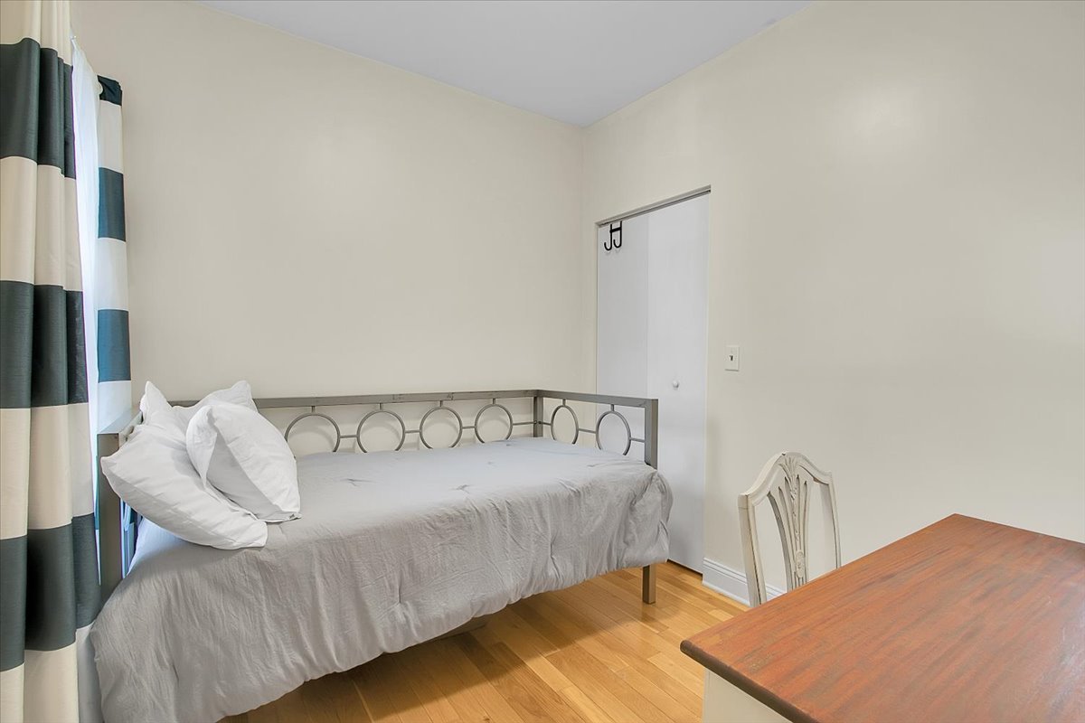 1647 West Sherwin Avenue, Unit 1 Chicago, IL 60626 - Photo 11 of 22 a living room with furniture