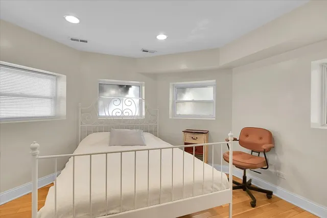 $264,000 | 1647 West Sherwin Avenue, Unit 1, Chicago, IL 60626