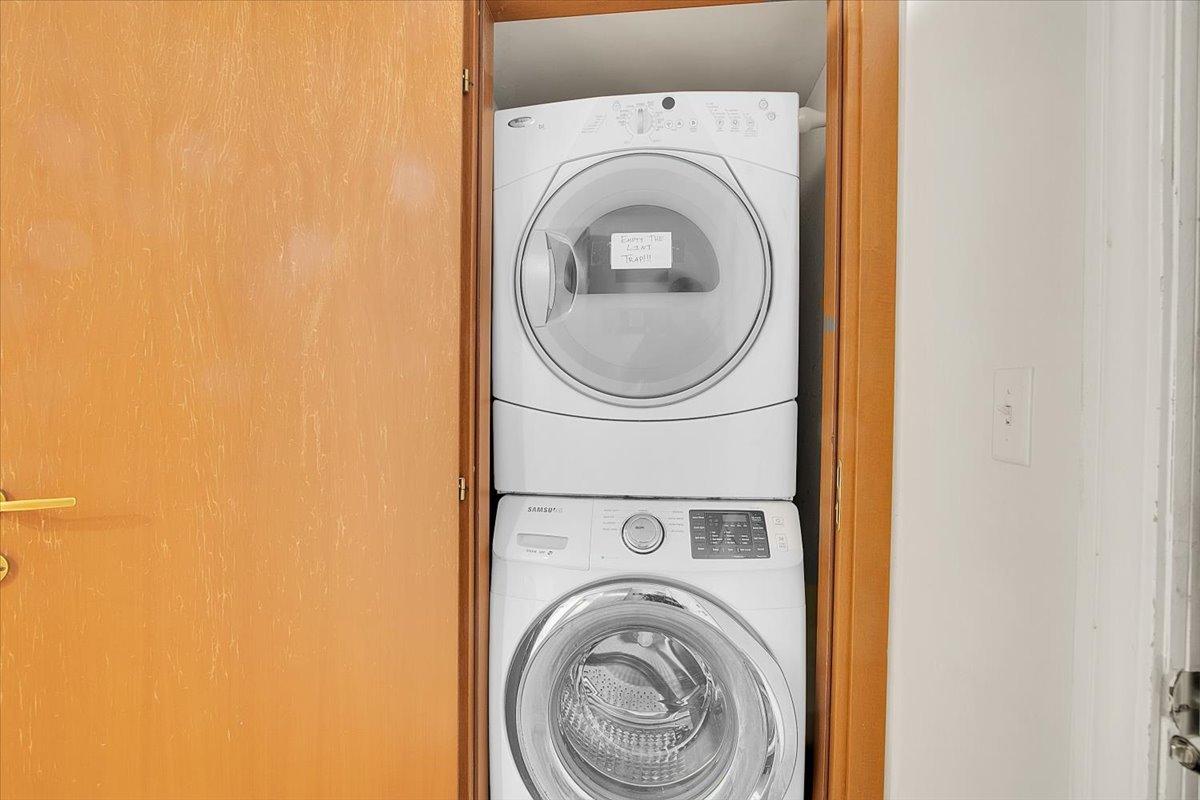 1647 West Sherwin Avenue, Unit 1 Chicago, IL 60626 - Photo 17 of 22 a utility room with dryer and washer