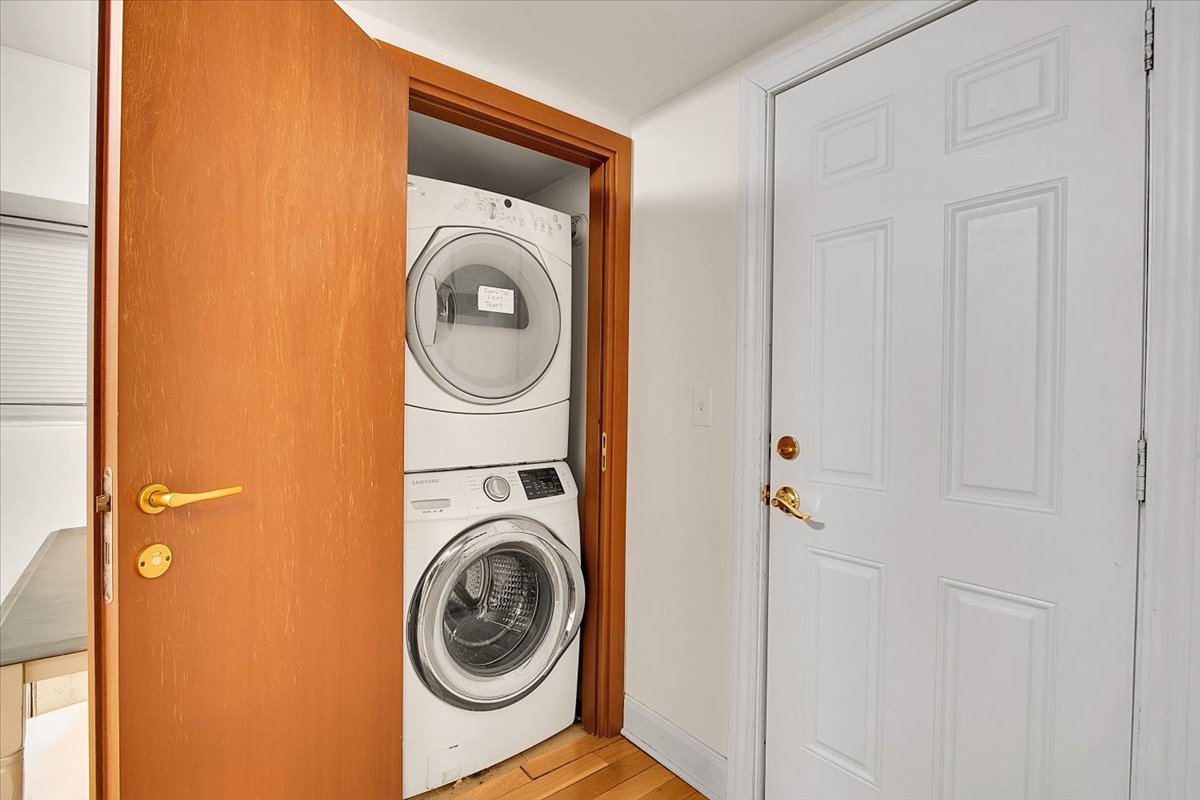 1647 West Sherwin Avenue, Unit 1 Chicago, IL 60626 - Photo 18 of 22 a utility room with dryer and washer