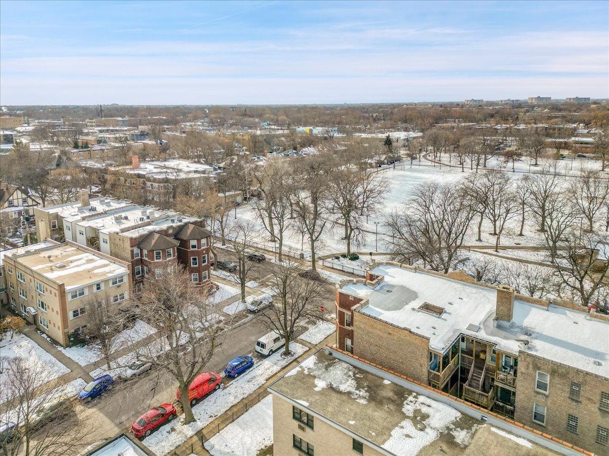 1647 West Sherwin Avenue, Unit 1 Chicago, IL 60626 - Photo 21 of 22 a view of city and ocean
