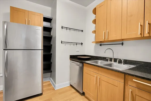 $264,000 | 1647 West Sherwin Avenue, Unit 1, Chicago, IL 60626