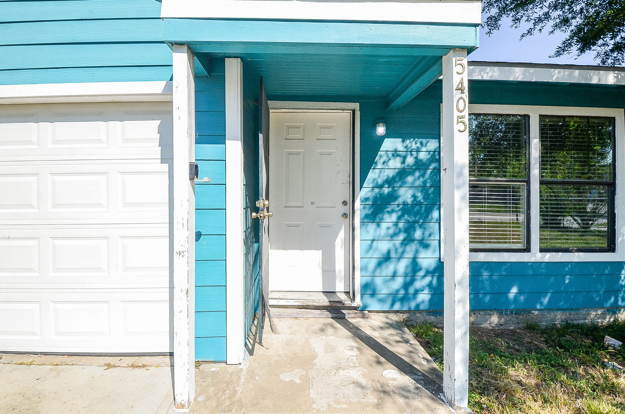 5405 Southlea Street Houston, TX 77033 - Photo 2 of 32 a view of a door front of a house