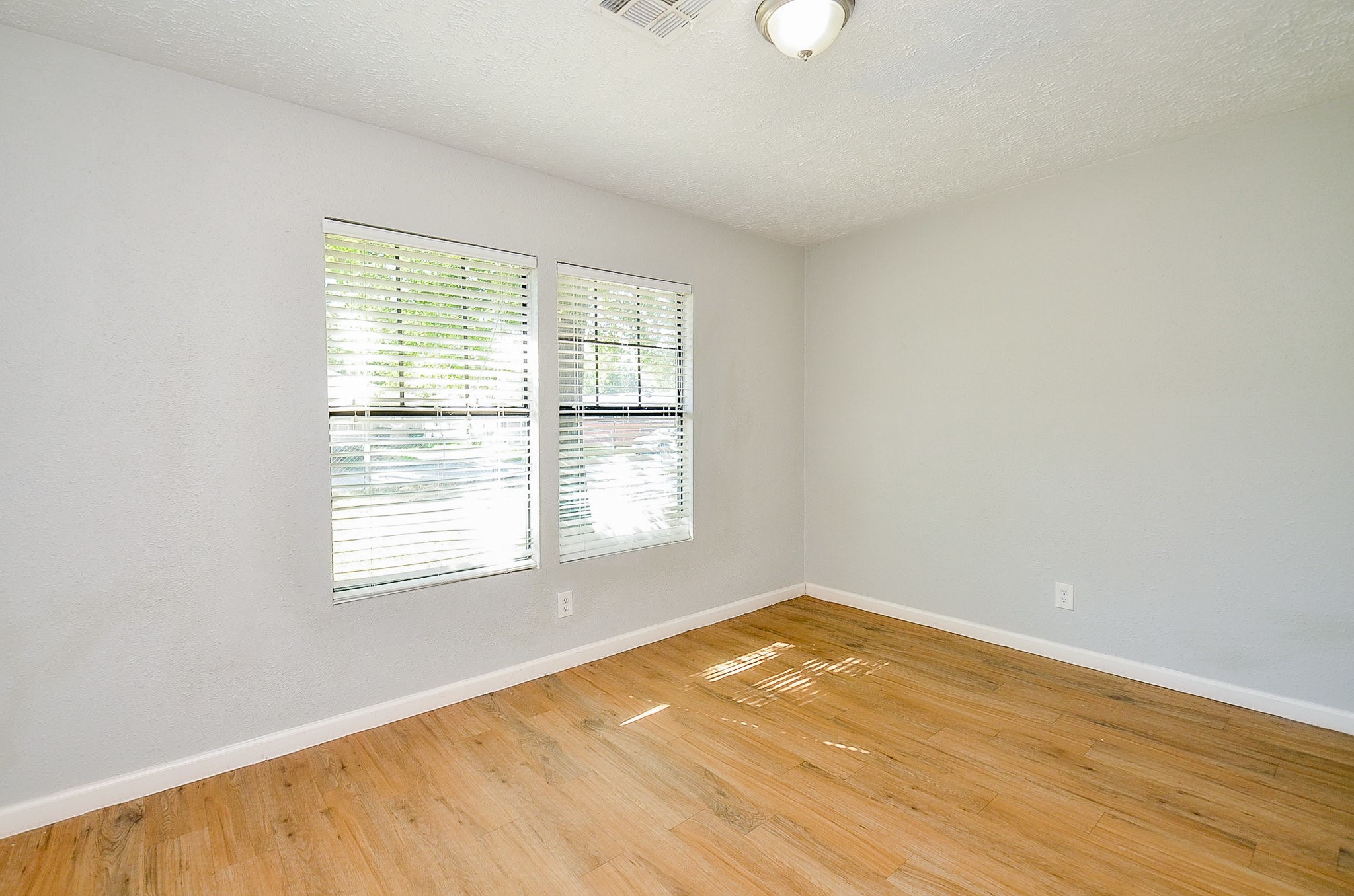 5405 Southlea Street Houston, TX 77033 - Photo 30 of 32 an empty room with a window