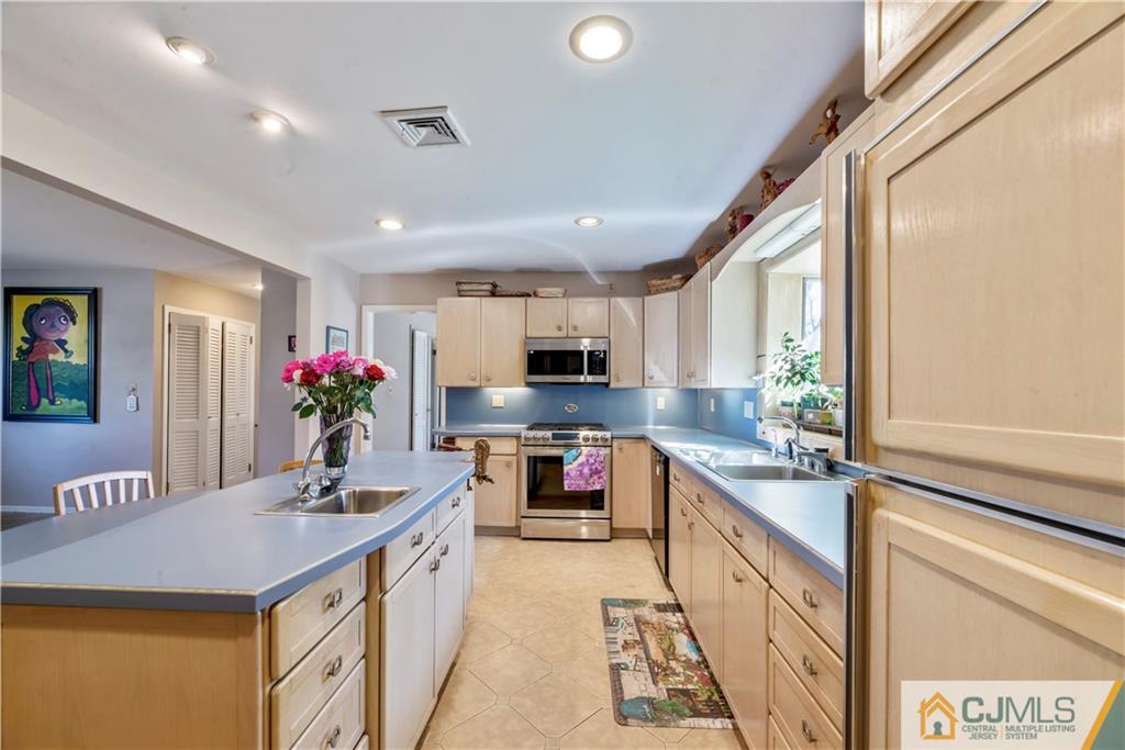 13 Devon Road Edison, NJ 08820 - Photo 13 of 44