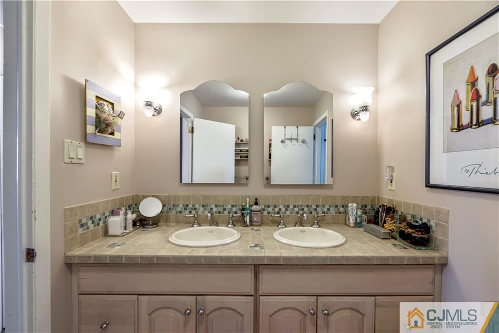 13 Devon Road Edison, NJ 08820 - Photo 31 of 44