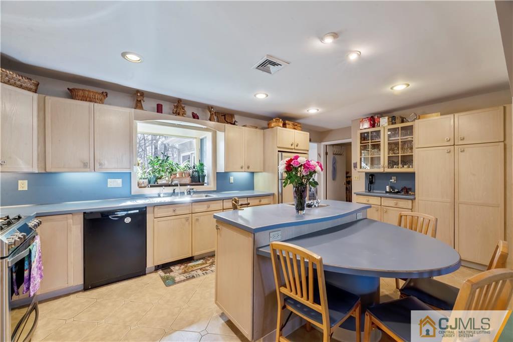 13 Devon Road Edison, NJ 08820 - Photo 10 of 44