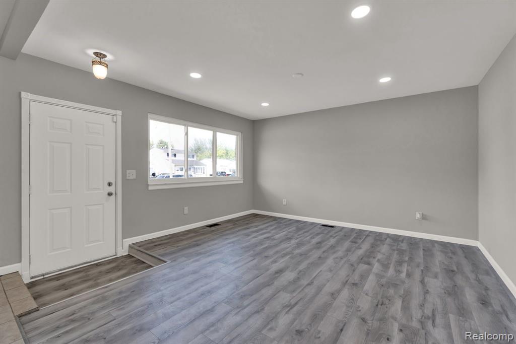 11220 Timken Avenue Warren, MI 48089 - Photo 12 of 36