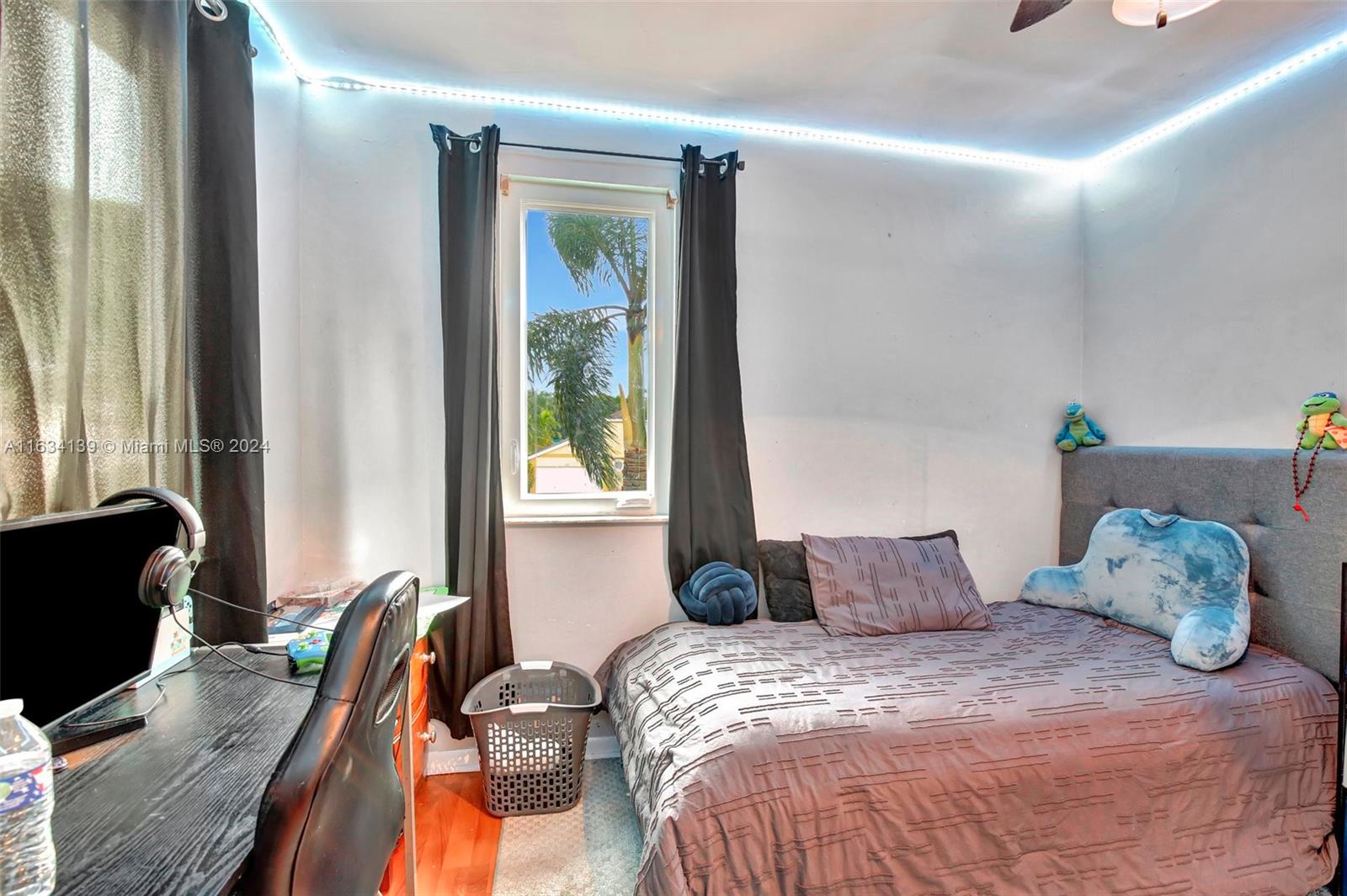 2860 Huron Way Miramar, FL 33025 - Photo 32 of 57 a bedroom with a bed and glass window