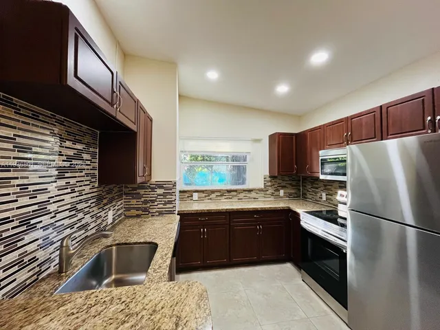 $2,850 | 501 Carolina Avenue, Fort Lauderdale, FL 33312