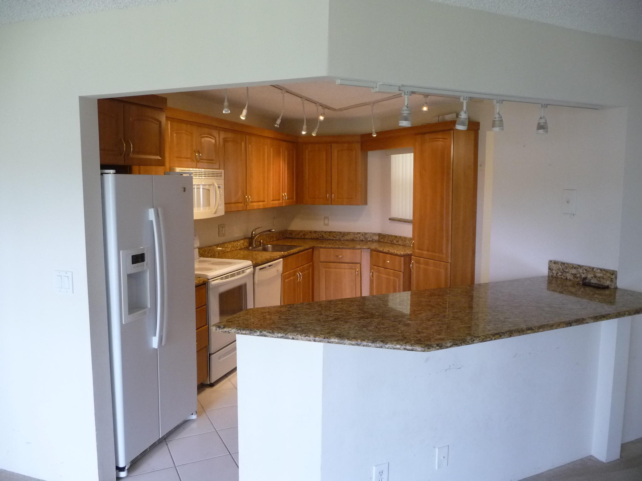 5751 Camino Del Sol, Unit 302 Boca Raton, FL 33433 - Photo 2 of 15 KITCH