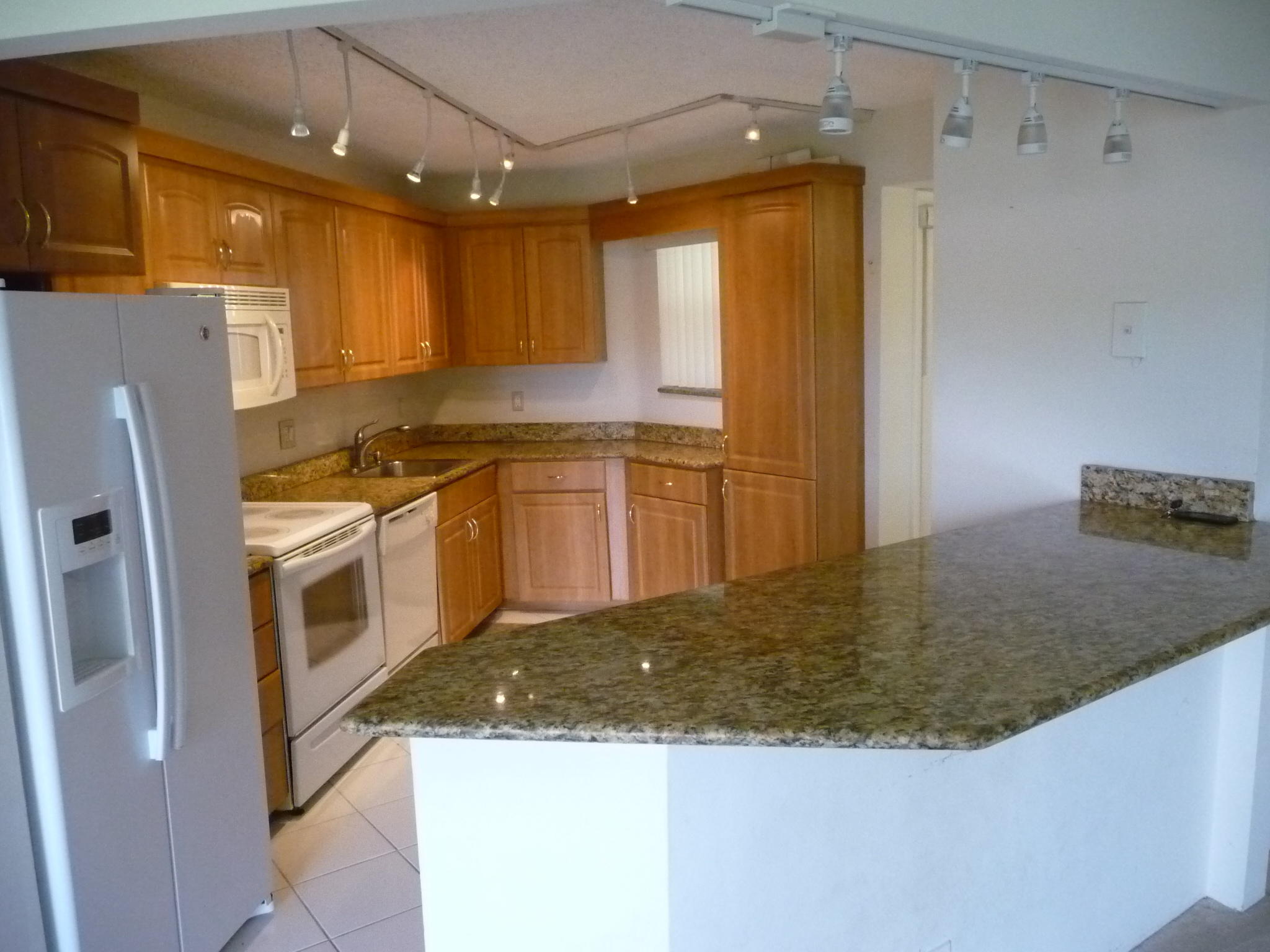 5751 Camino Del Sol, Unit 302 Boca Raton, FL 33433 - Photo 3 of 15 KITCH