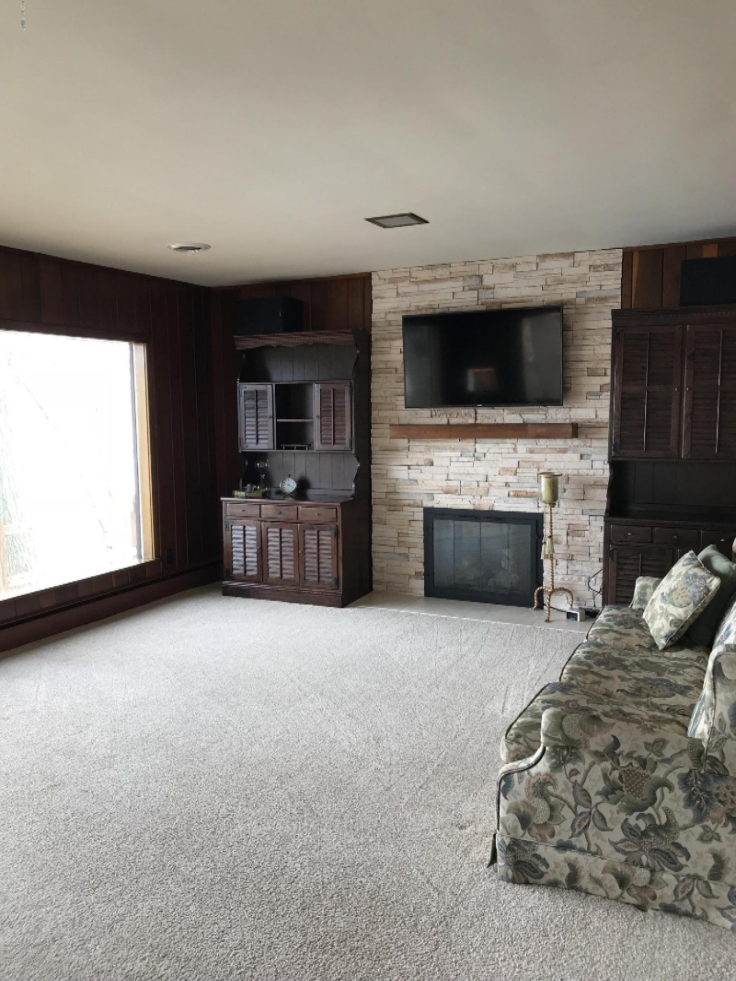 6324 Indian Point Road Montague, MI 49437 - Photo 21 of 48 Living room 1