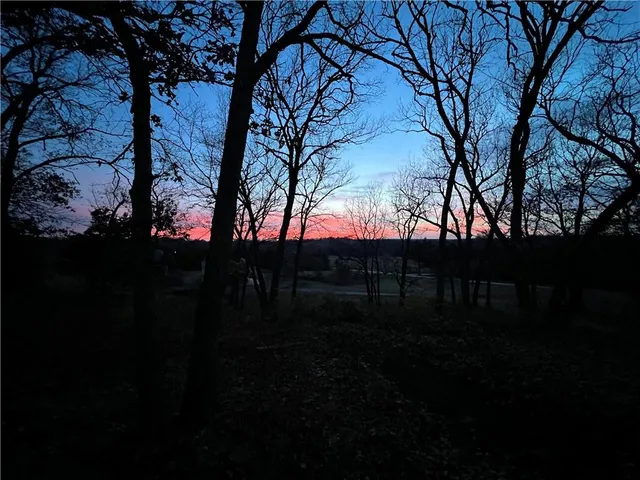 $525,000 | 140 Northwest 1501st Road, Urich, MO 64788