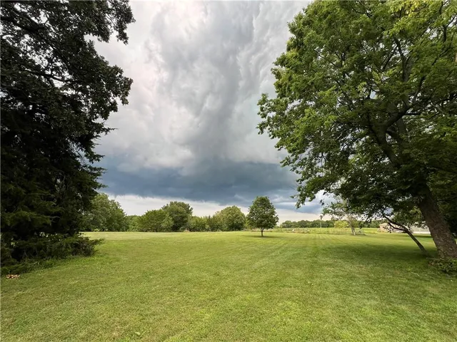 $525,000 | 140 Northwest 1501st Road, Urich, MO 64788