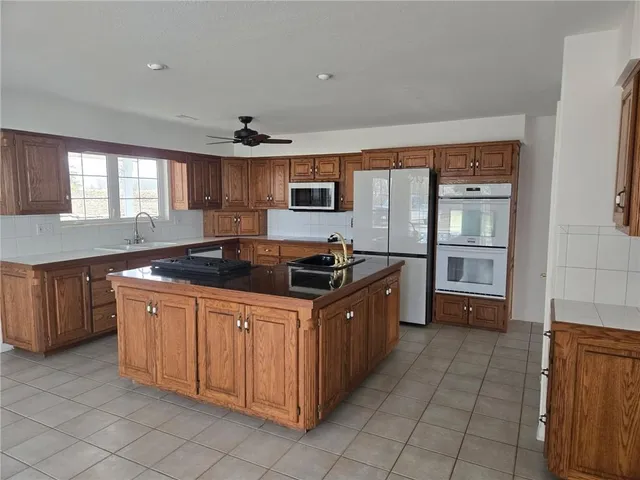 $525,000 | 140 Northwest 1501st Road, Urich, MO 64788