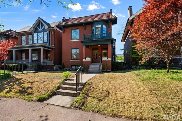 $575,000 | 6046 Westminster Place, St. Louis, MO 63112