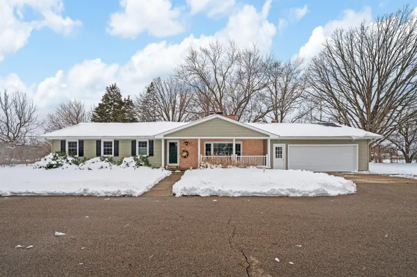 $280,000 | 904 Iroquois Trail, Niles, MI 49120