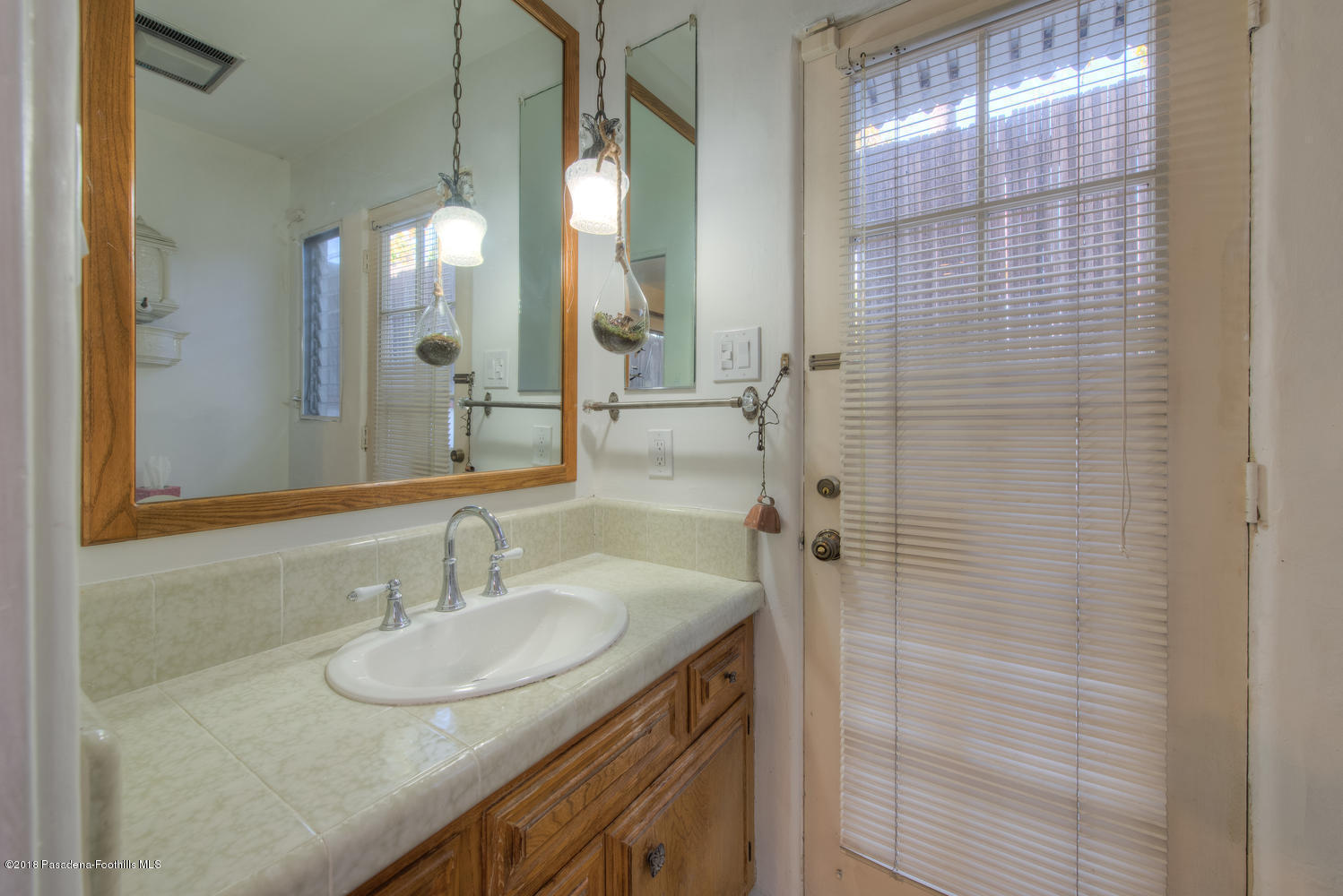 1900 Montecito Drive Glendale, CA 91208 - Photo 21 of 30 a bathroom with a sink and a mirror