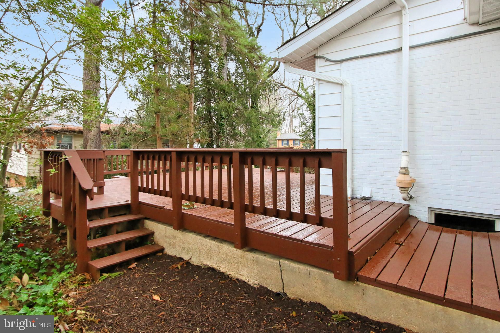 6313 Alberta Street Springfield, VA 22152 - Photo 37 of 45 Side deck