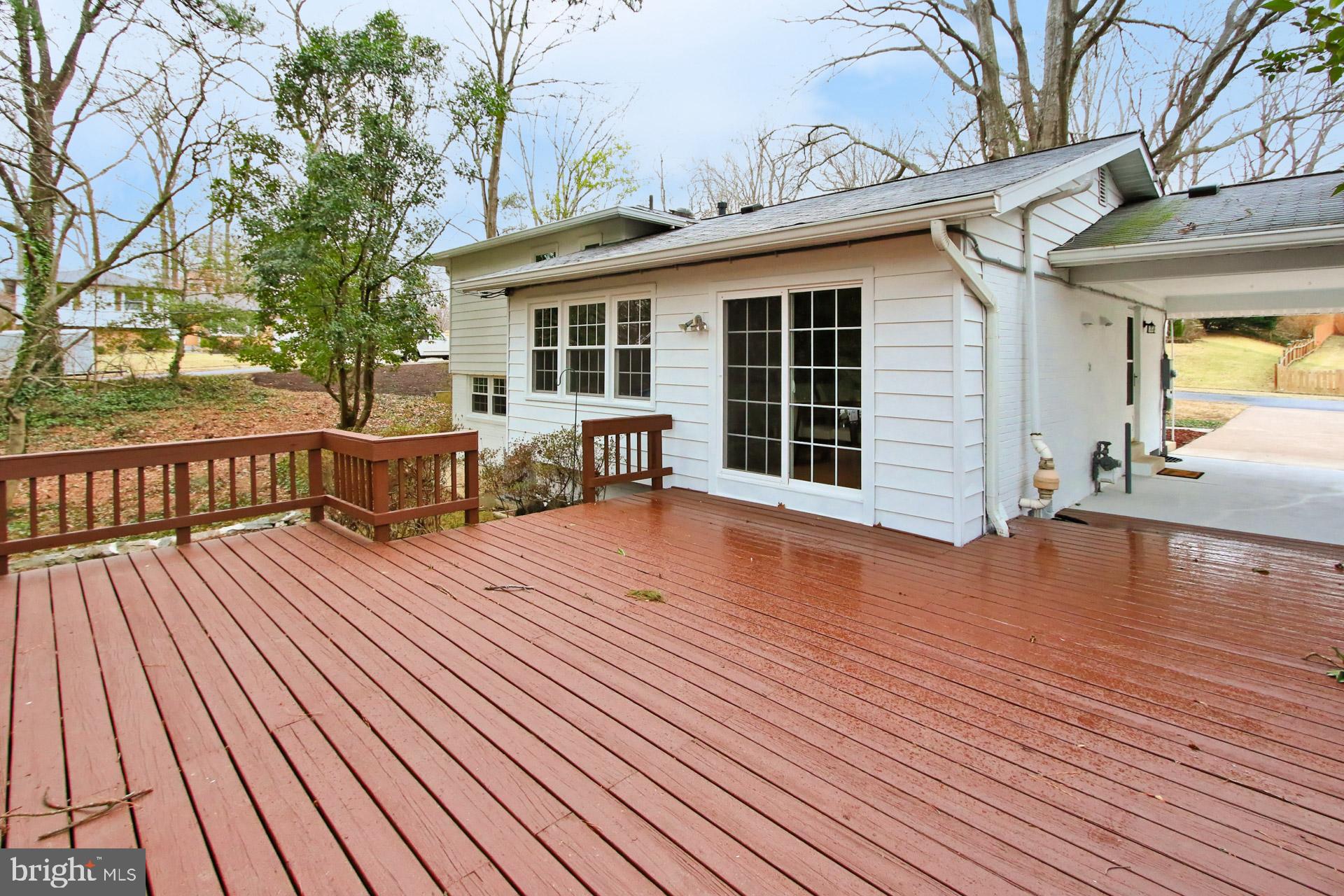 6313 Alberta Street Springfield, VA 22152 - Photo 39 of 45 Rear deck
