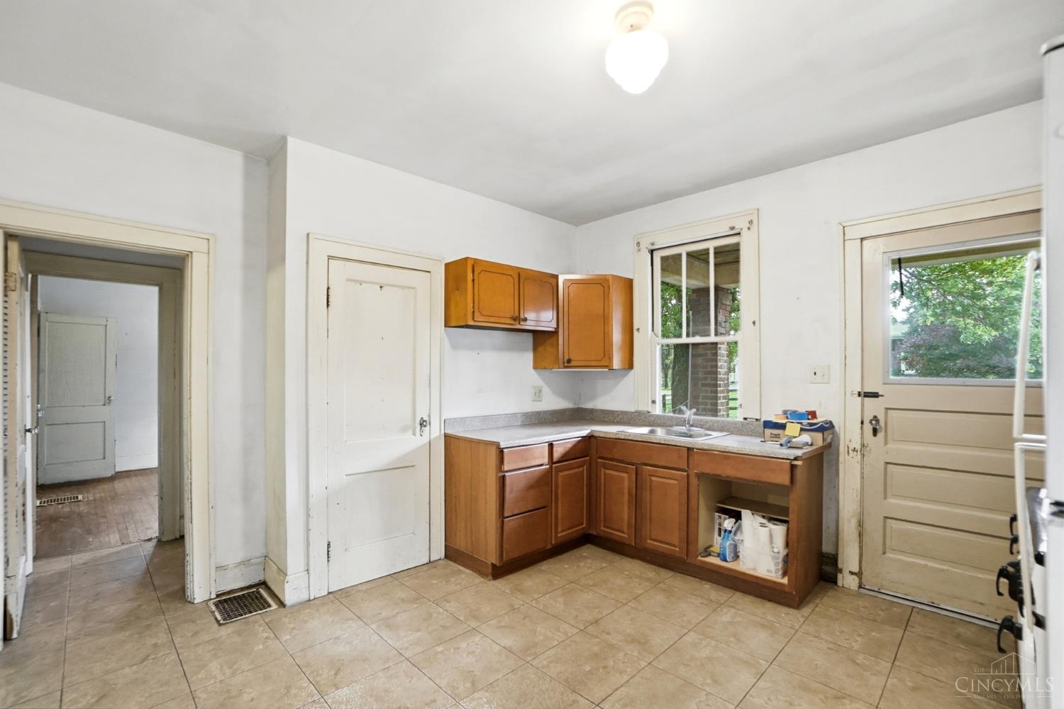 2965 Jessup Road Cincinnati, OH 45239 - Photo 14 of 50
