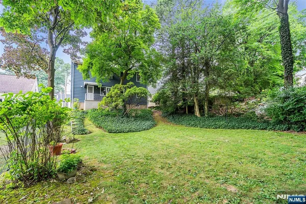 $2,795 | 37 Woodland Avenue, Unit 2, Maywood, NJ 07607