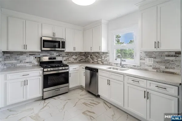 $2,795 | 37 Woodland Avenue, Unit 2, Maywood, NJ 07607