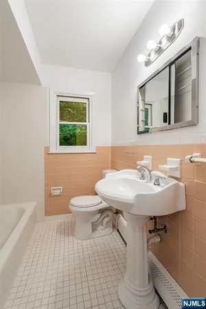 $2,795 | 37 Woodland Avenue, Unit 2, Maywood, NJ 07607