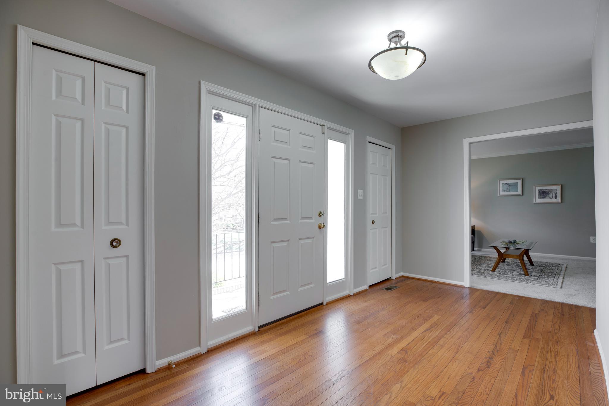 109 Country Road Sterling, VA 20165 - Photo 6 of 52 Gallery Image 6