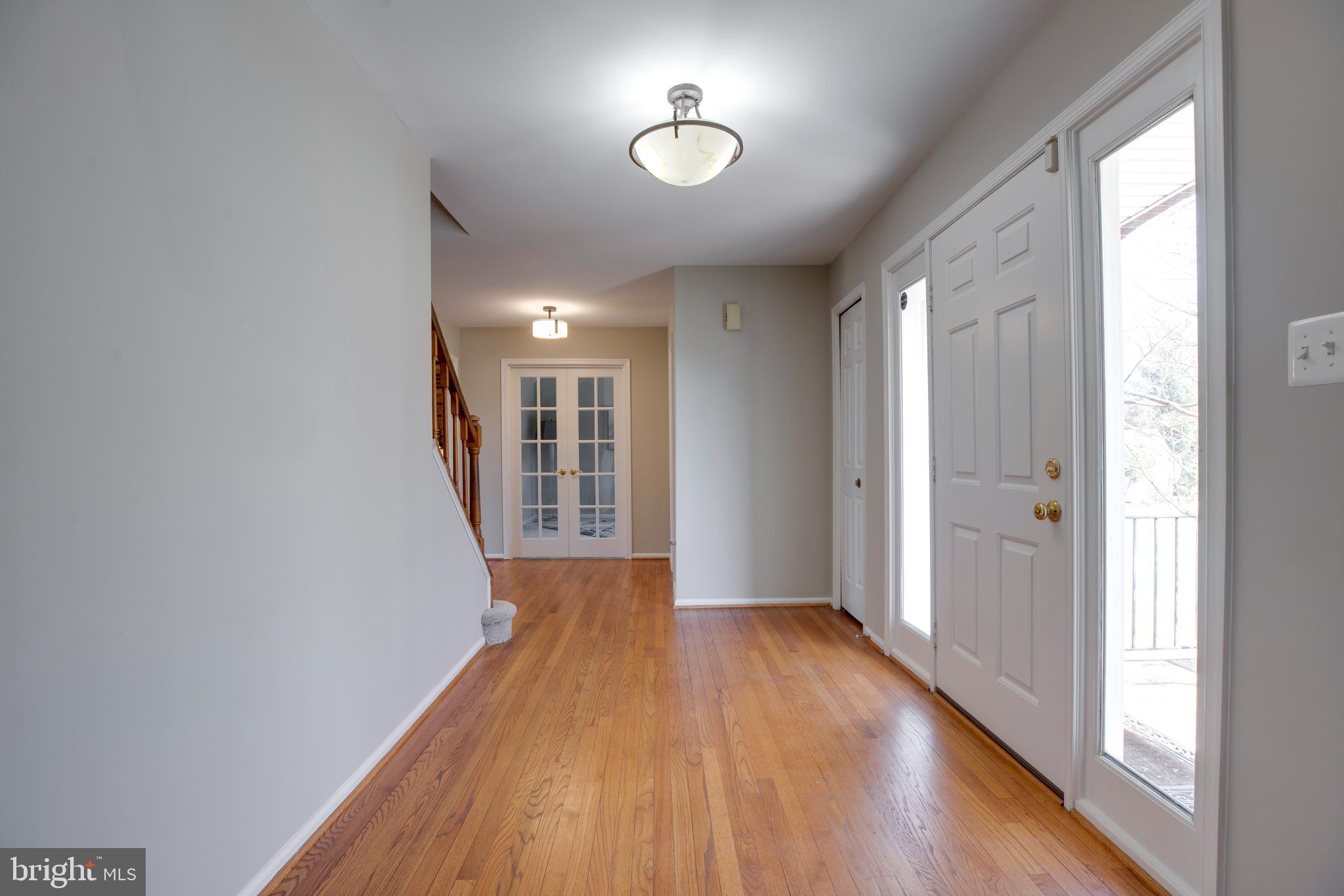 109 Country Road Sterling, VA 20165 - Photo 8 of 52 Gallery Image 8