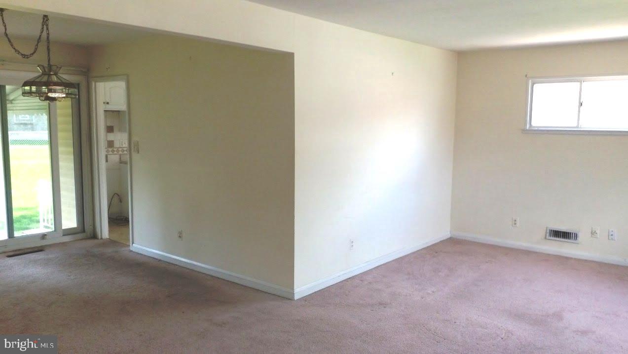 8408 Kings Ridge Baltimore, MD 21234 - Photo 3 of 25