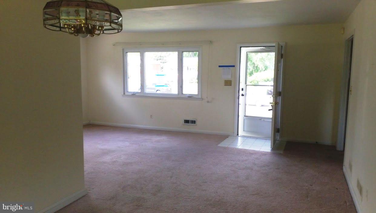 8408 Kings Ridge Baltimore, MD 21234 - Photo 4 of 25