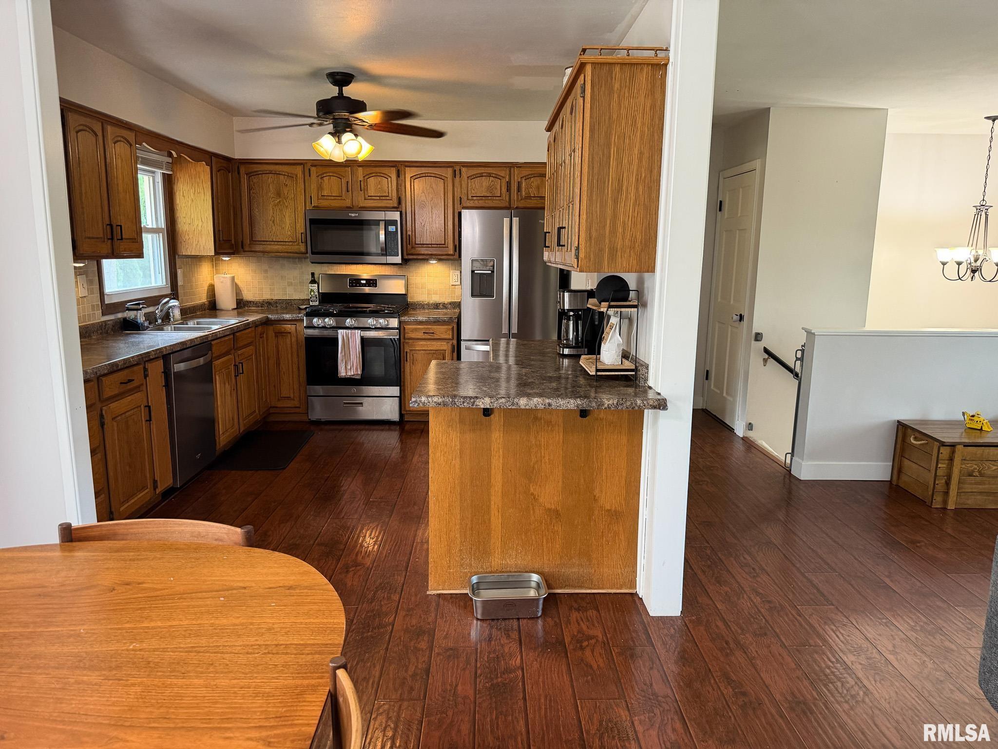 906 Lake Road Eureka, IL 61530 - Photo 18 of 45 Gallery Image 18
