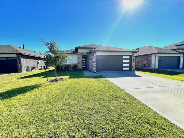 $2,400 | 6811 Fleetwood Crescent Way, Richmond, TX 77407