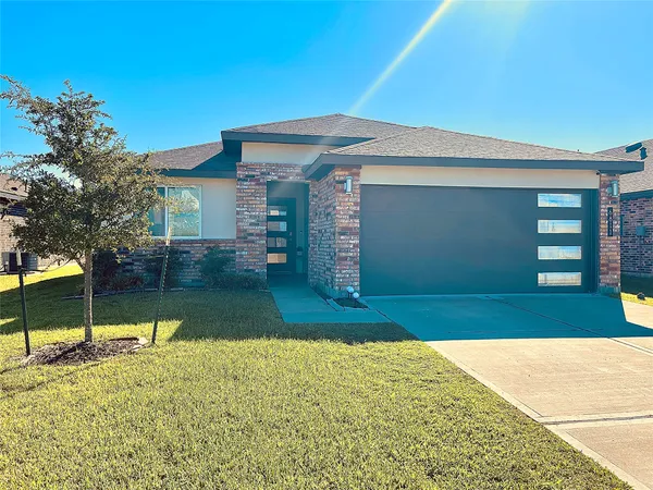 a view of a house with swimming pool and yard