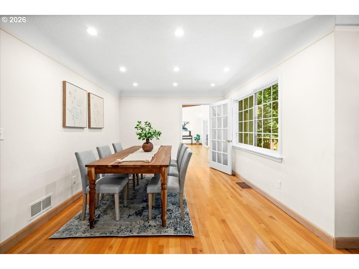 10332 Southwest Lancaster Road Portland, OR 97219 - Photo 12 of 48