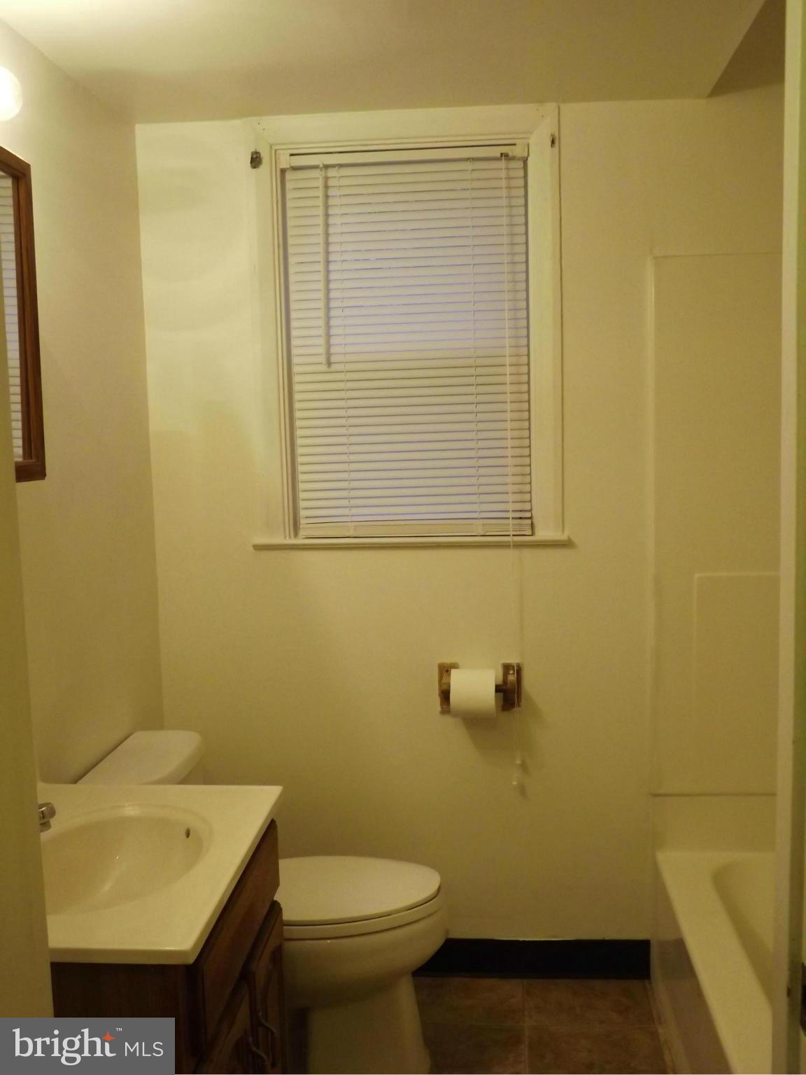 5100 Fredcrest Road Baltimore, MD 21229 - Photo 11 of 30 Bath