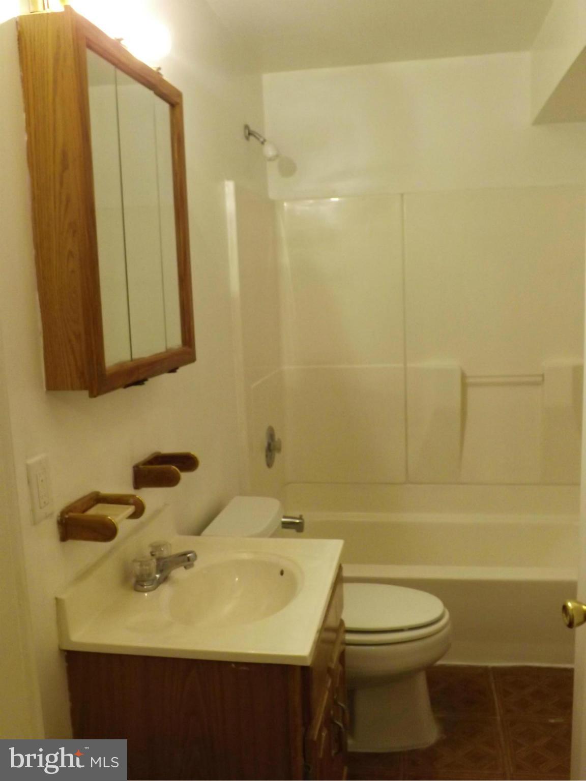 5100 Fredcrest Road Baltimore, MD 21229 - Photo 17 of 30 Bath