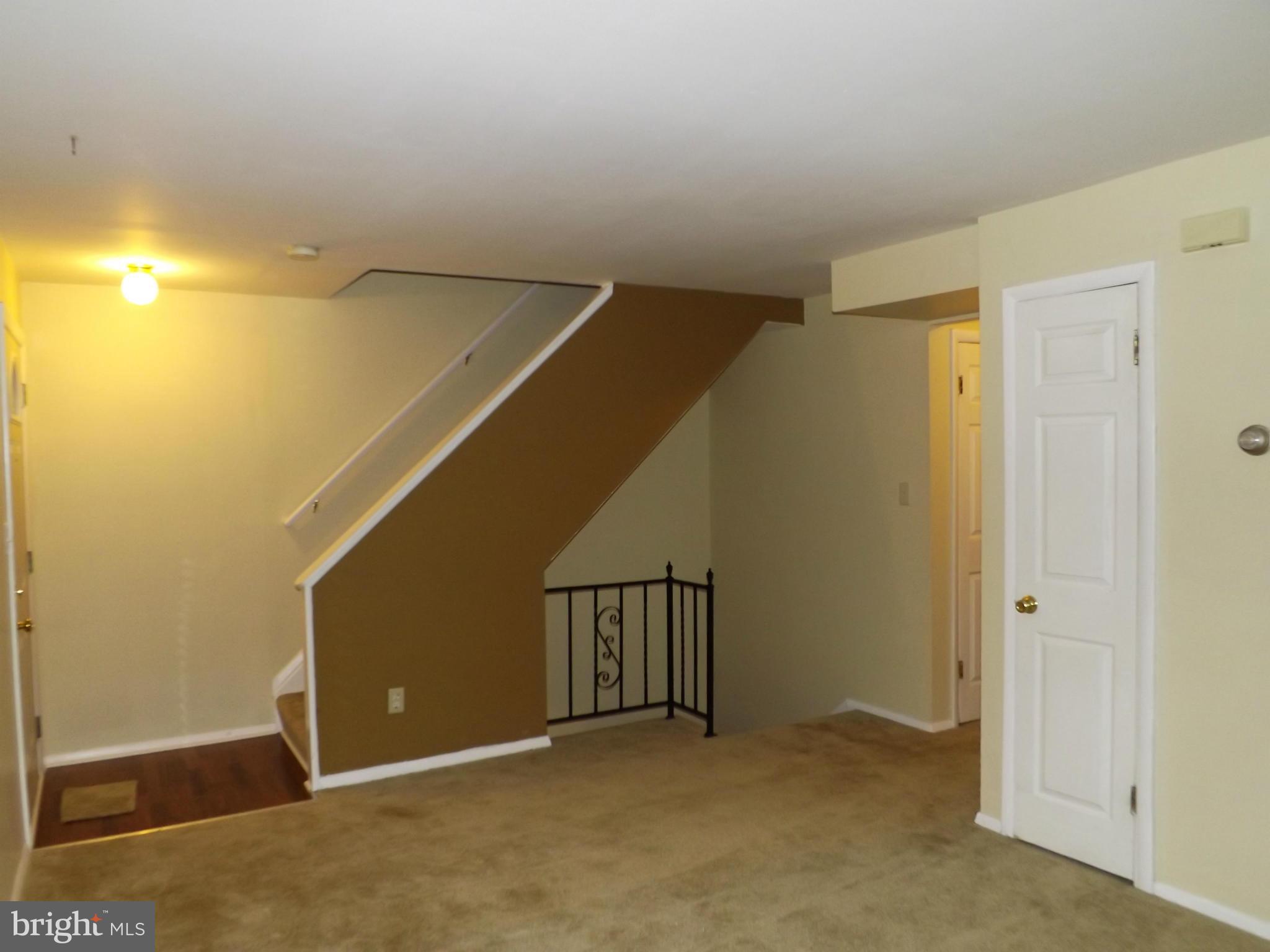5100 Fredcrest Road Baltimore, MD 21229 - Photo 6 of 30 Living Room