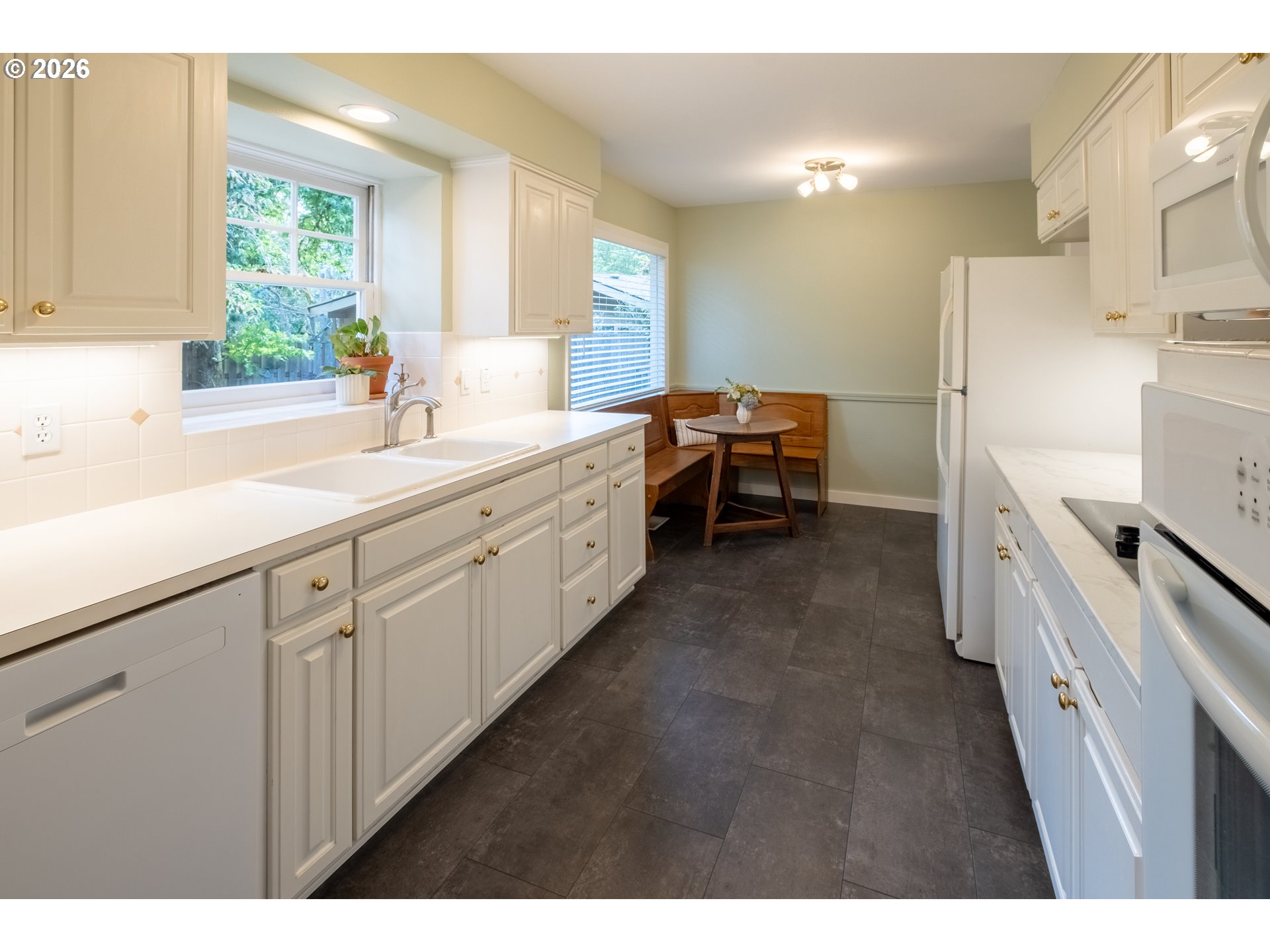 1795 Kilkenny Road Lake Oswego, OR 97034 - Photo 6 of 25 Gallery Image 6