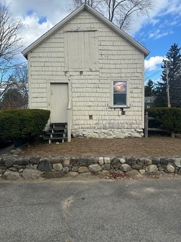 390 Howe Street Methuen, MA 01844 - Photo 5 of 42 Gallery Image 5