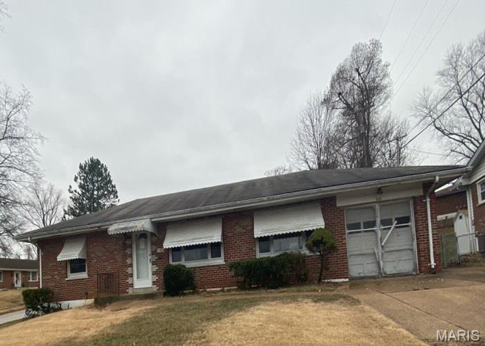 5101 Rockingham Drive St. Louis, MO 63121 - Photo 1 of 17