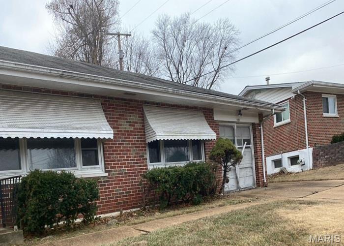 5101 Rockingham Drive St. Louis, MO 63121 - Photo 3 of 17