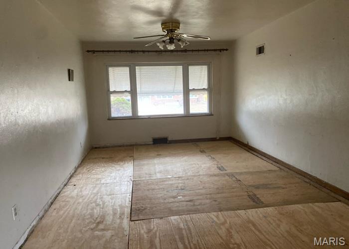 5101 Rockingham Drive St. Louis, MO 63121 - Photo 8 of 17