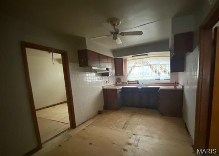 5101 Rockingham Drive St. Louis, MO 63121 - Photo 9 of 17